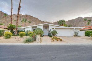 Exterior - 55 + Indian Wells Retreat: Private Pool & Spa! (Indian Wells)