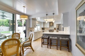Fridge, microwave, stovetop, dishwasher