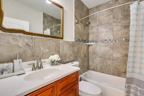 Towels - Stylish Fort Lauderdale Home: 5 Mi to Beach! (Fort Lauderdale)