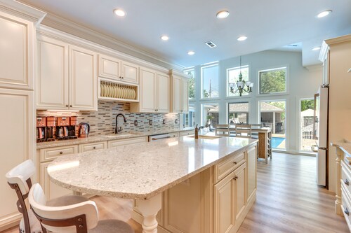 Pool, Hot Tub & Pickleball Court: Lake Ozarks Home
