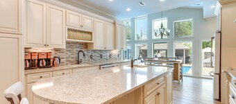 Pool, Hot Tub & Pickleball Court: Lake Ozarks Home