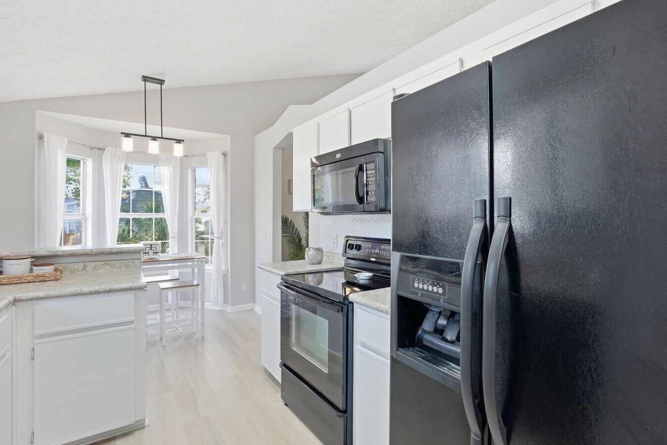 Réfrigérateur, micro-ondes, four, lave-vaisselle