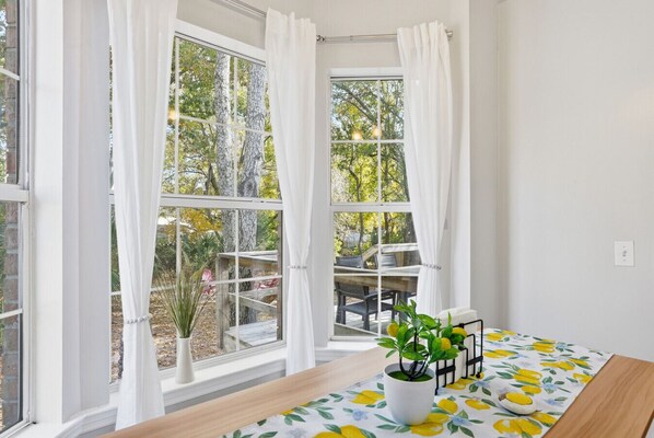 Interior - Paradise on Whitemarsh Island - Savannah (Savannah)