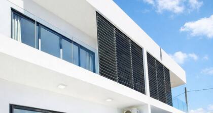 Ocean Blue Villa with private pool at Flic-en-Flac