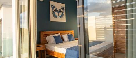 4 sovrum, värdeförvaringsskåp på rummet, skrivbord och ljudisolering