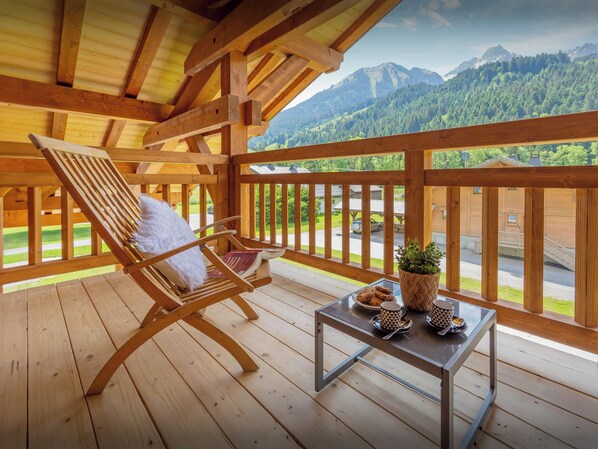 Terrace/patio - Chalet Les Vardafes - ski and spa holiday for 8 - OVO Network (La Chapelle-d'Abondance)