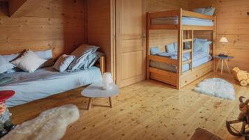 4 habitaciones, tabla de planchar con plancha, wifi y ropa de cama