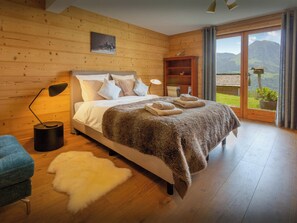 4 dormitorios, tabla de planchar con plancha, wifi y ropa de cama