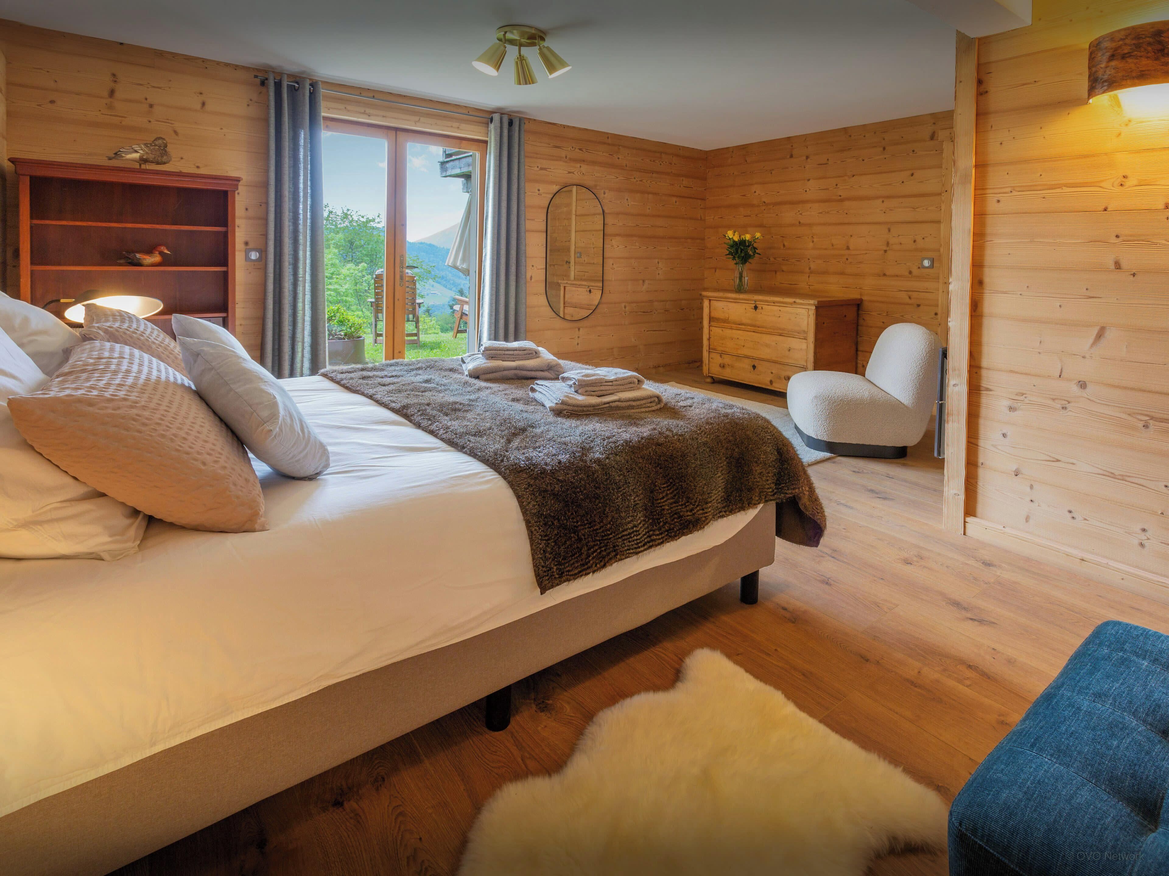 4 chambres, fer et planche à repasser, Wi-Fi, draps fournis