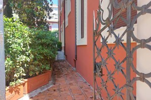 Exterior detail - Beautiful penthouse with loggia and air conditioning, 100 meters from the sea. (Viareggio)