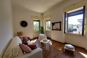 TV - Beautiful penthouse with loggia and air conditioning, 100 meters from the sea. (Viareggio)