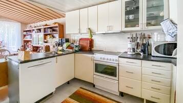 Fridge, stovetop, dishwasher, coffee/tea maker