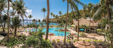 Utendørsbasseng og et oppvarmet basseng