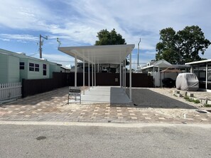 Property grounds - Mobile Home - RV LOT Calusa Campground  (Key Largo)