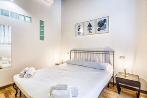 2 chambres, fer et planche à repasser, Wi-Fi, draps fournis