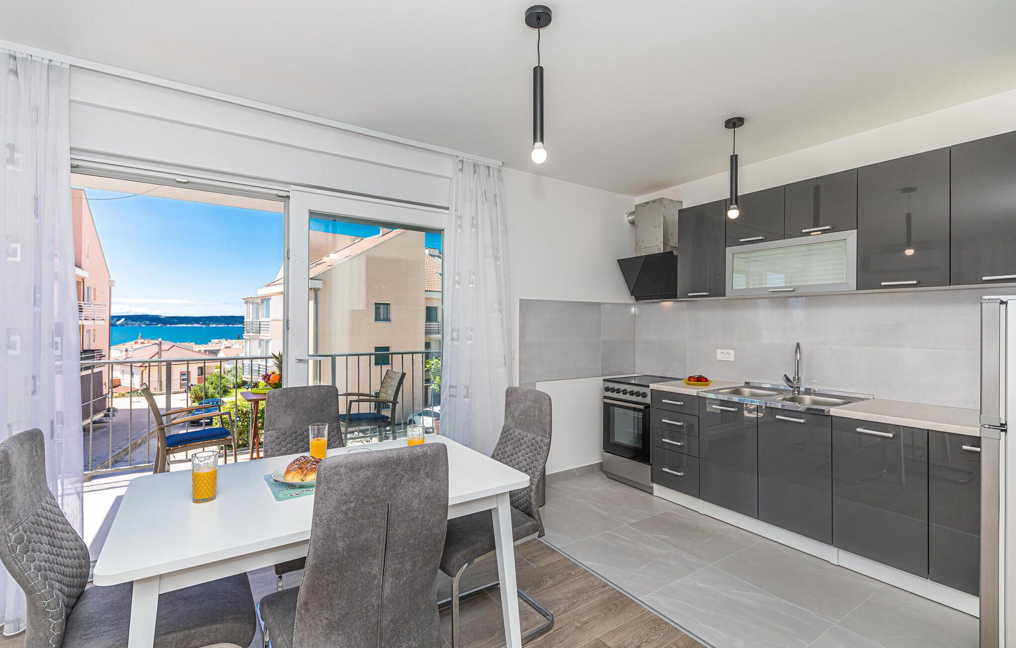 Fridge, stovetop, coffee/tea maker