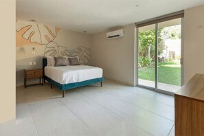 2 dormitoris, planxa i posts de planxar i un bressol de viatge 