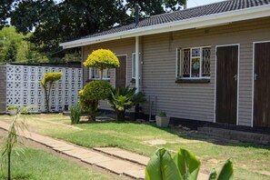 Exterior - Malcom @ Las Palmas Guest House (Harare)