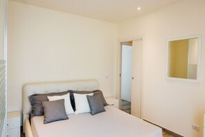 2 bedrooms, WiFi, bed sheets - Apartment with two bedrooms, bathroom and swimming pool (Pescia)