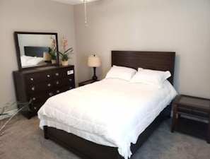 3 bedrooms, in-room safe, free WiFi, bed sheets