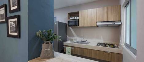 Fridge, microwave, stovetop, blender