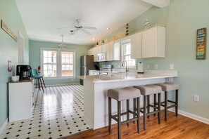 Fridge, microwave, stovetop, dishwasher - Surf City Vacation Rental - Walk to Beach (Surf City)