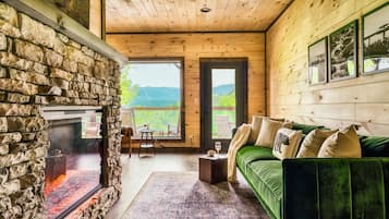 Smart-TV, peis, fotballspill og bøker