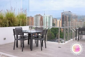 Outdoor dining - Beautiful Apartment - Airport, Jacuzzi and + (Ciudad de Guatemala)