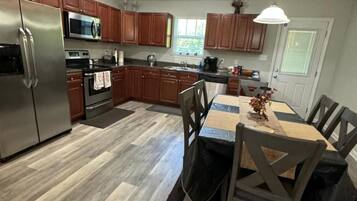 Frigorífic, microones, forn i placa de cuina