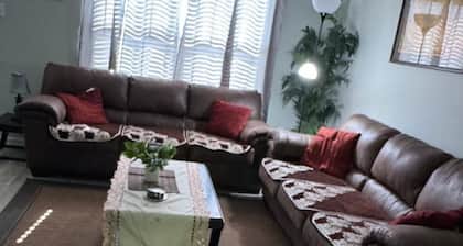 Hayden's Getaway: Sleep 6, Charming & Spacious