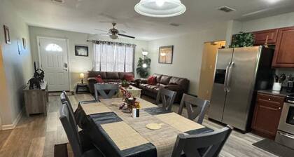 Hayden's Getaway: Sleep 6, Charming & Spacious