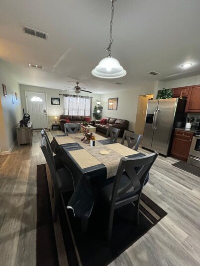 Hayden's Getaway: Sleep 6, Charming & Spacious