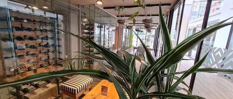 المنشأة من الداخل