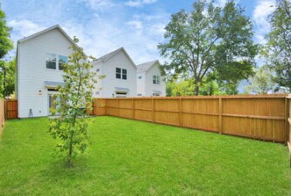 Stay in style, Mins to Downtown and Houston Heights