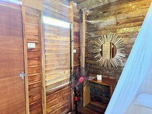 Habitación básica doble | 1 dormitorio, ropa de cama de alta calidad, escritorio