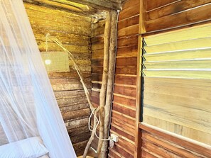 Habitación básica doble | 1 habitación, ropa de cama de alta calidad y escritorio 