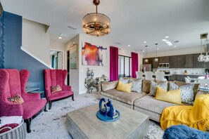 TV, fireplace, books, offices - Upscale Davenport Home w/ Pool: 8 Mi to Disney! (Davenport)