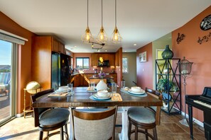 Dining - Waterfront Birch Bay Rental - Walk to Beach! (Blaine)