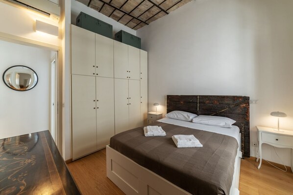 2 habitaciones, tabla de planchar con plancha, internet y ropa de cama 