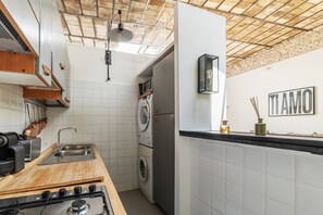 Microondas, horno, parrilla de estufa y lavavajillas 