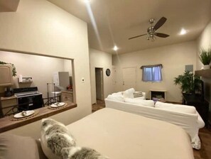 1 bedroom, WiFi, bed sheets - Nestled in Catalina Mountains with Amazing Views and sunsets. (Tucson)