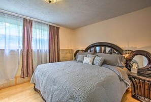 1 bedroom, iron/ironing board, free WiFi, bed sheets - Grandma's House LA 1-bedroom apartment just 22 minutes to Lake Michigan (Lake Ann)