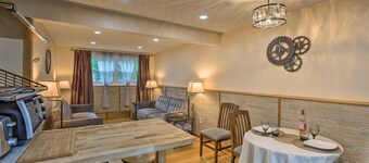 Grandma's House LA 1-bedroom apartment just 22 minutes to Lake Michigan