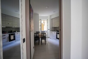 Fridge, microwave, oven, stovetop - Bnbook Borromeo 4 Rho Fiera Milano (rho)