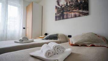 2 habitaciones, tabla de planchar con plancha, wifi y ropa de cama