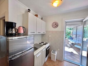 Fridge, microwave, stovetop, cookware/dishes/utensils