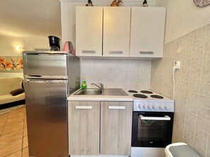 Fridge, microwave, stovetop, cookware/dishes/utensils