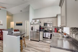 Fridge, microwave, oven, stovetop - Vacation house in Haines city (Haines city)