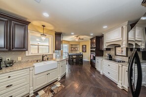 Private kitchen - Gorgeous 3BR 3BA Home!  (Dallas)