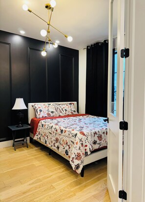 5 bedrooms, desk, iron/ironing board, travel crib